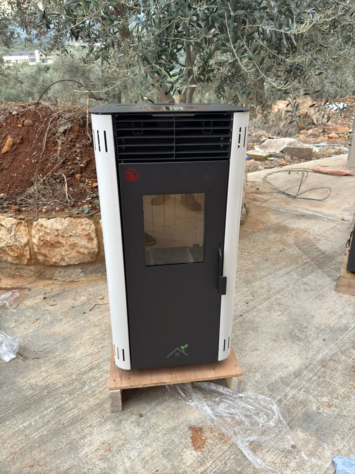 The 10KW air pellet stove + cooktop, front view
