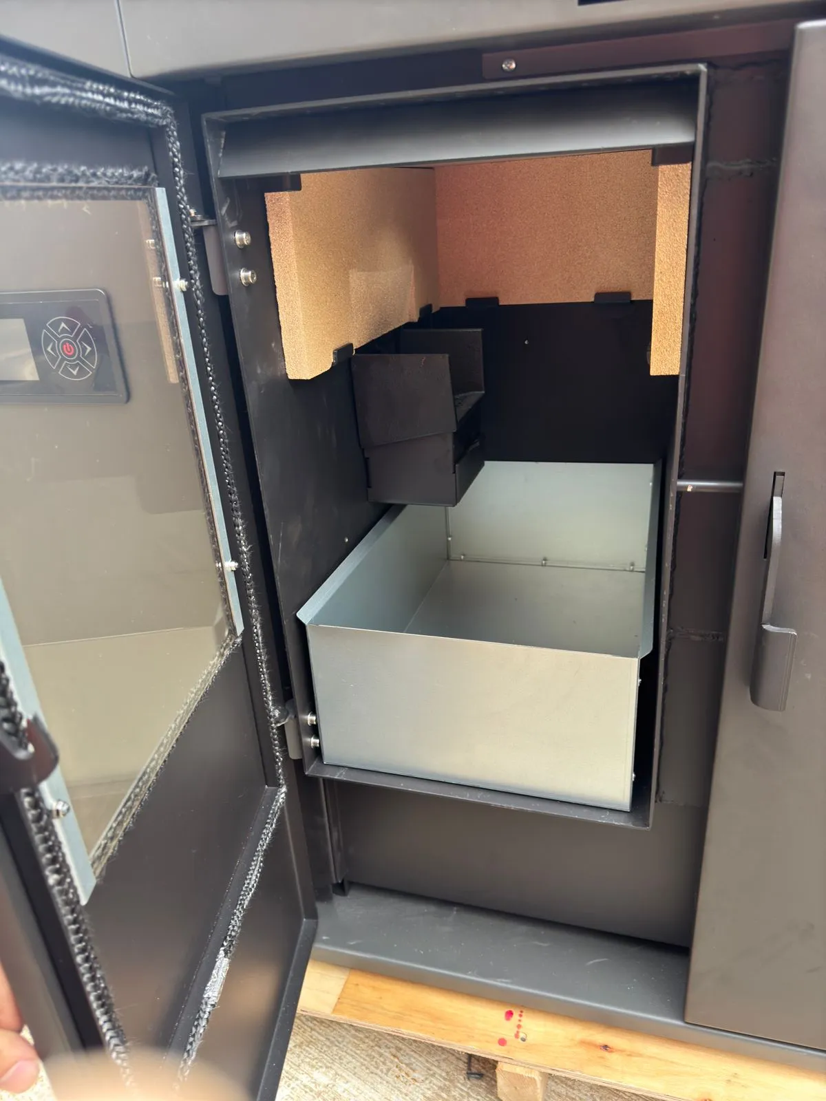 Inside the 12KW cooker: ash drawer and controls